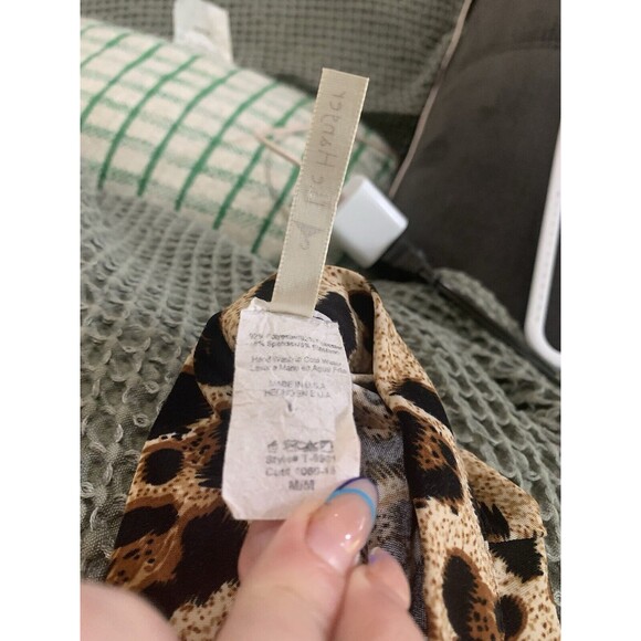 The Hanger Women’s Cheetah Long Sleeve Blouse. Size M. B30 - Picture 4 of 4